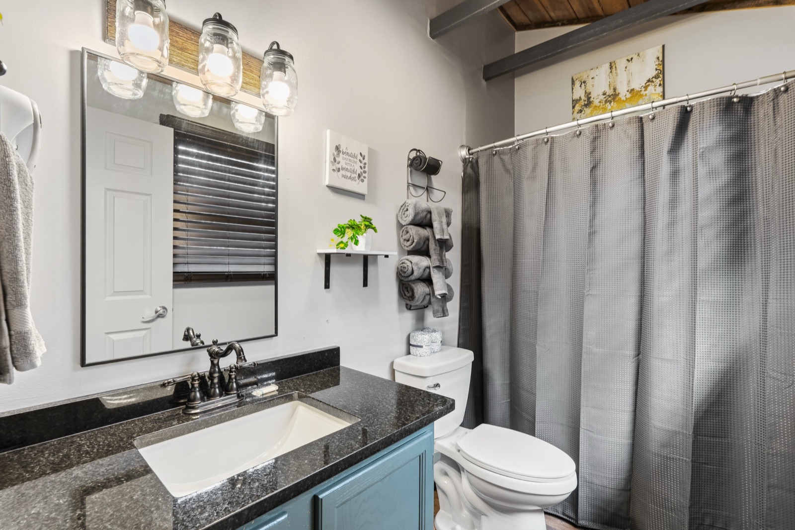 Hideaway Hollow bathroom