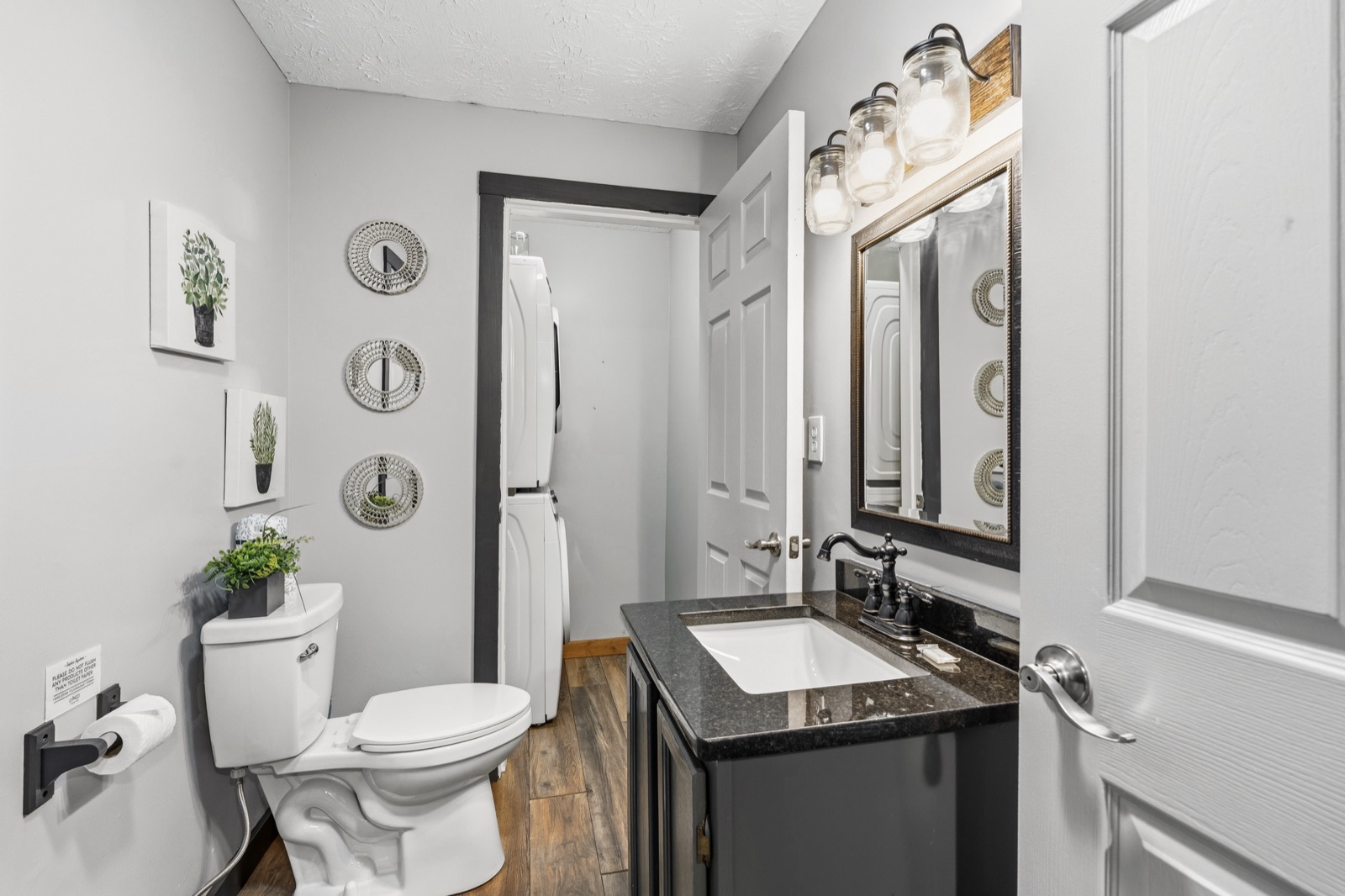 Hideaway Hollow bathroom