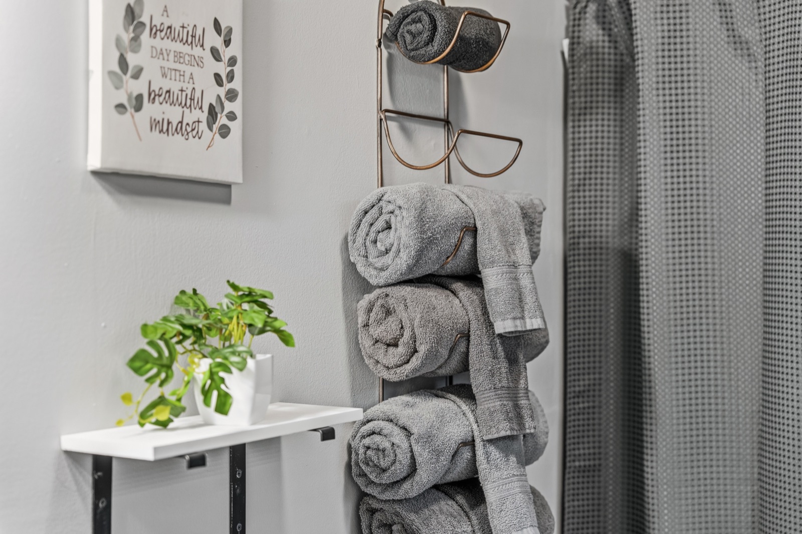 Hideaway Hollow bathroom