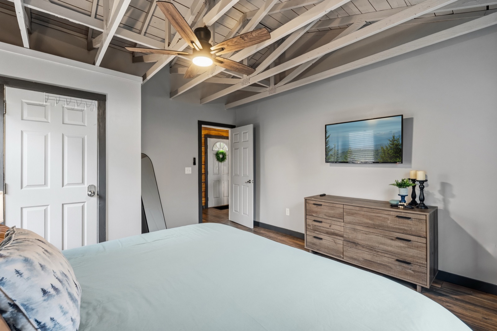 Hideaway Hollow bedroom