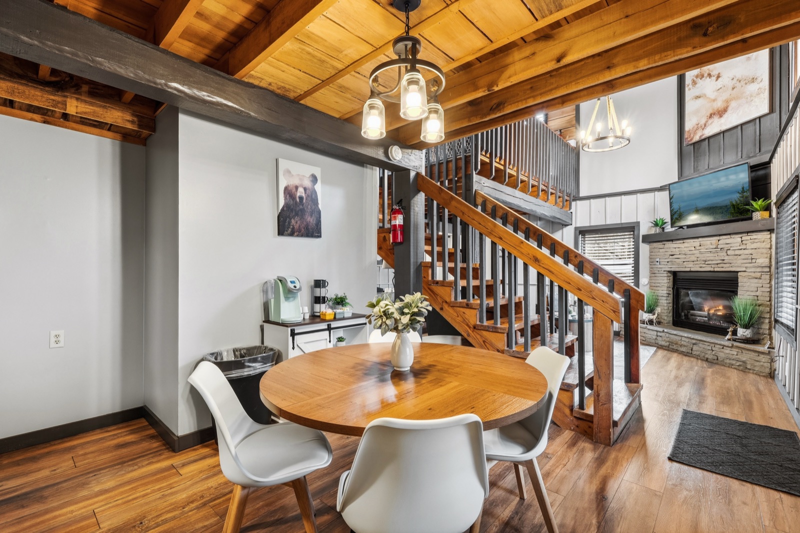 Hideaway Hollow dining area