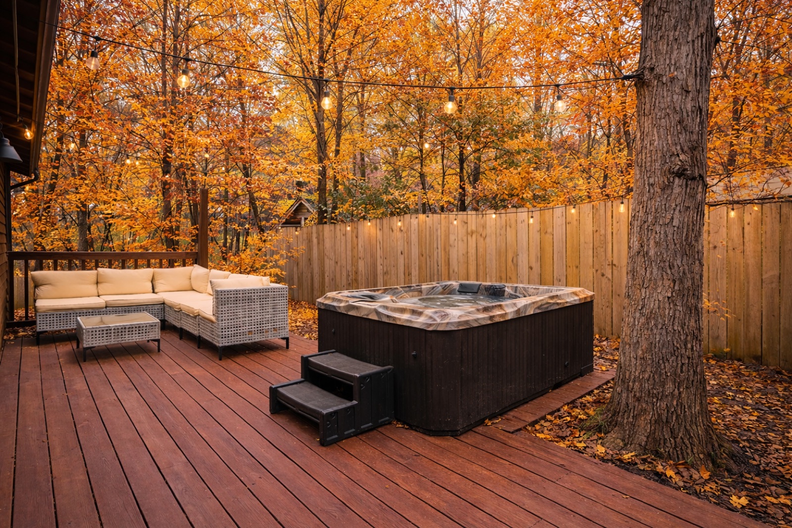 Hideaway Hollow porch and hot tub