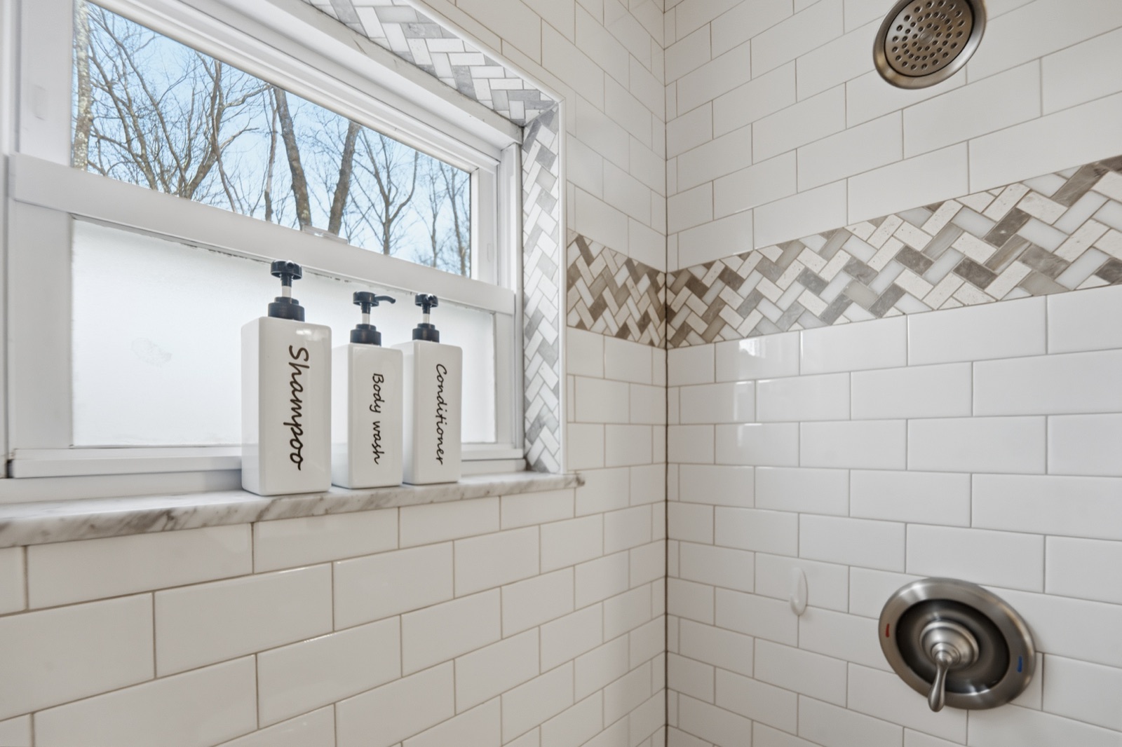 Sailing Skies Cottage bathroom