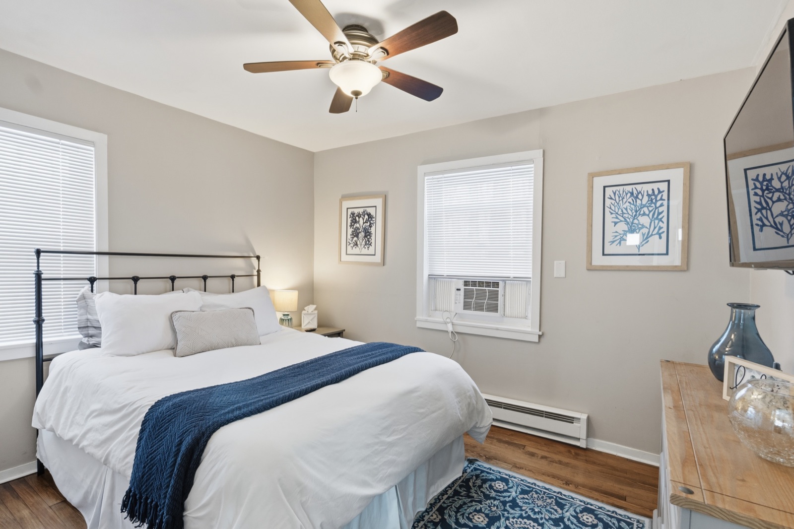 Sailing Skies Cottage bedroom