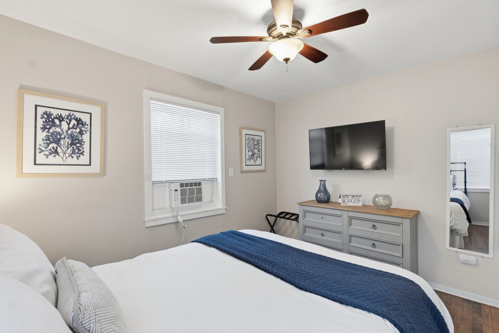 Sailing Skies Cottage bedroom