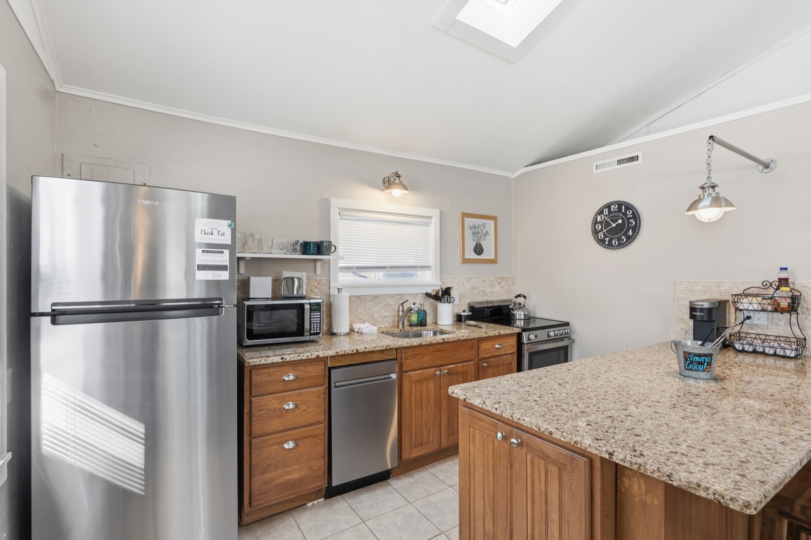 Sailing Skies Cottage kitchen